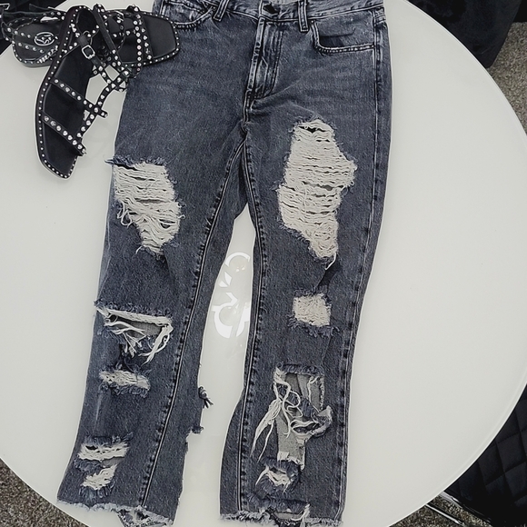 Alice + Olivia Genevive Extreme Distressed Girlfriend Jeans in Past Midnight - Picture 4 of 11